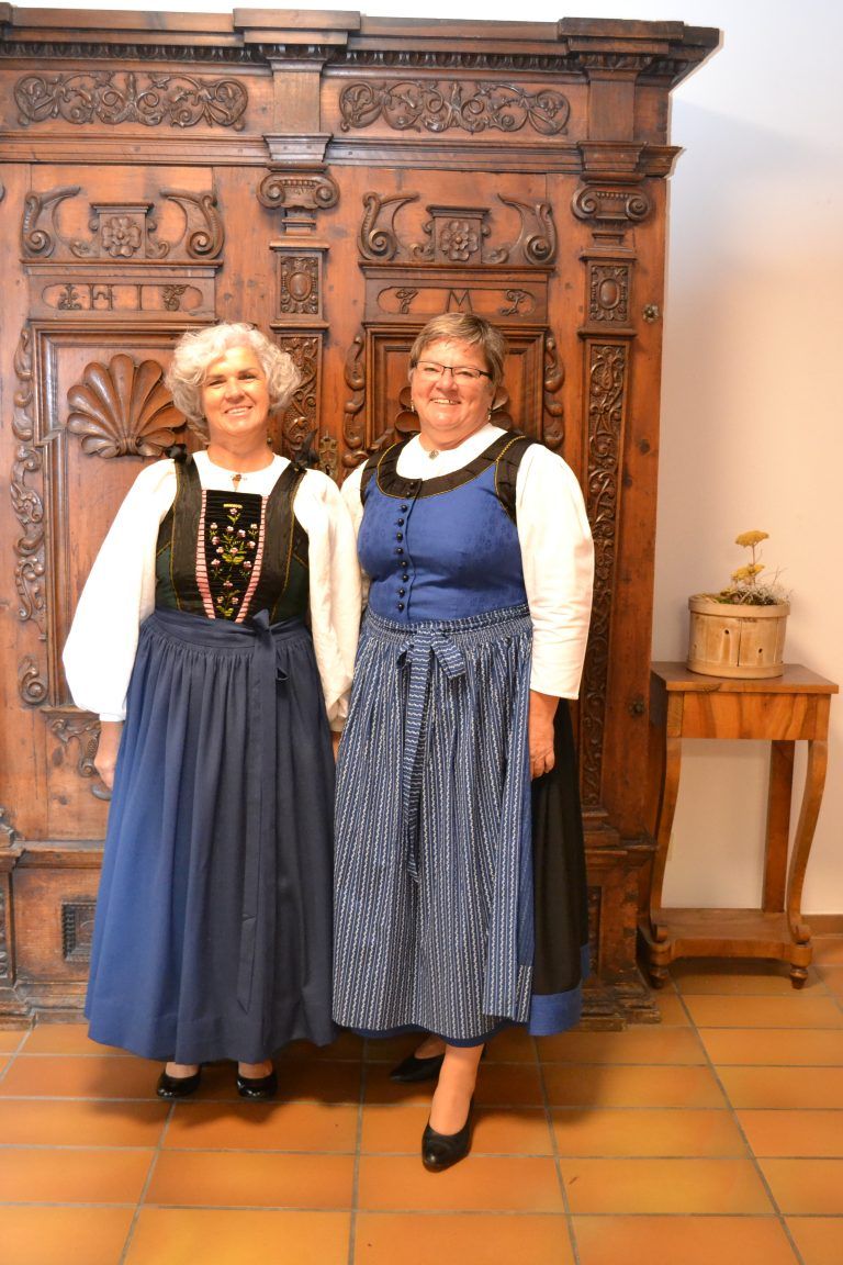 Erna Ganahl und Edith Schuchter, Mitarbeiterinnen im Heimatmuseum.