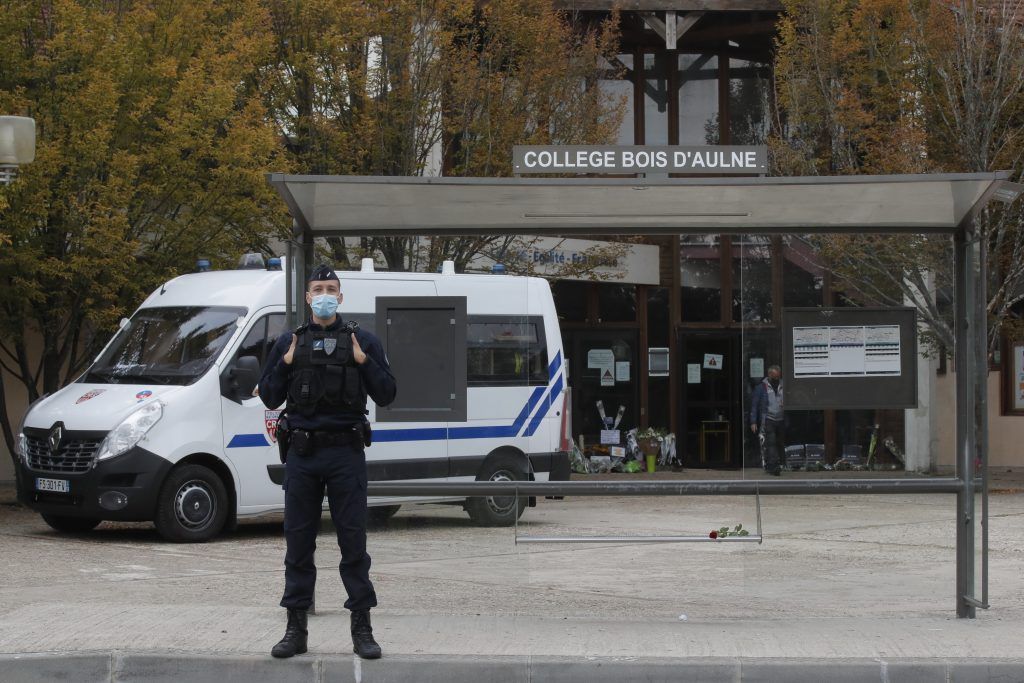 Mehrere Festnahmen nach Ermordung eines Lehrers bei Paris