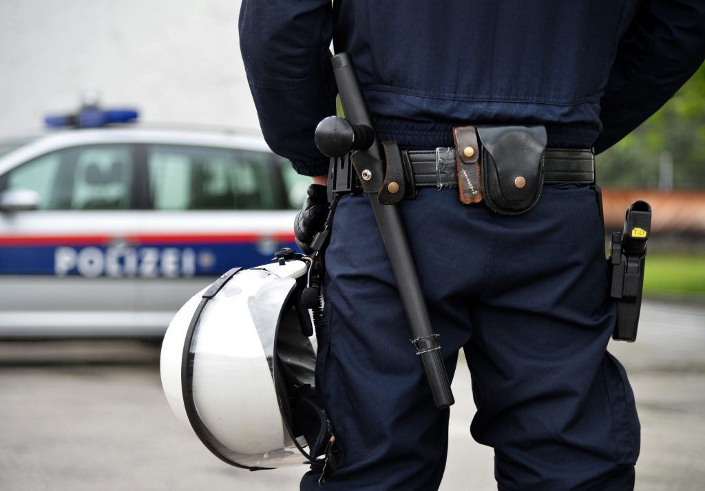 Vorarlberg: 15-jährige Mofafahrerin landet in der Wiese