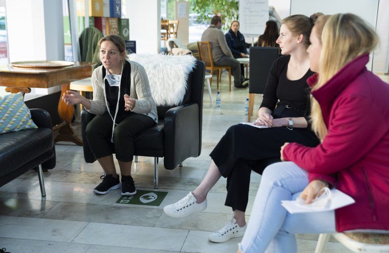 Auch für Pflegekräfte ist etwa Alkohol- oder Medikamentensucht ihrer Klienten ein Problem.<span class="copyright">Caritas</span>