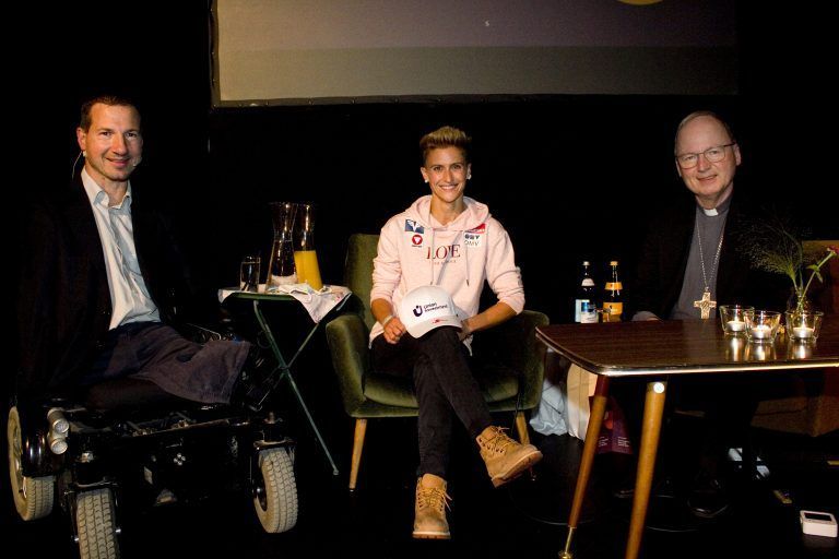 Wechselten interessante Worte: Psychologe Georg Fraberger, Skispringerin Eva Pinkelnig und Bischof Benno Elbs. Franc