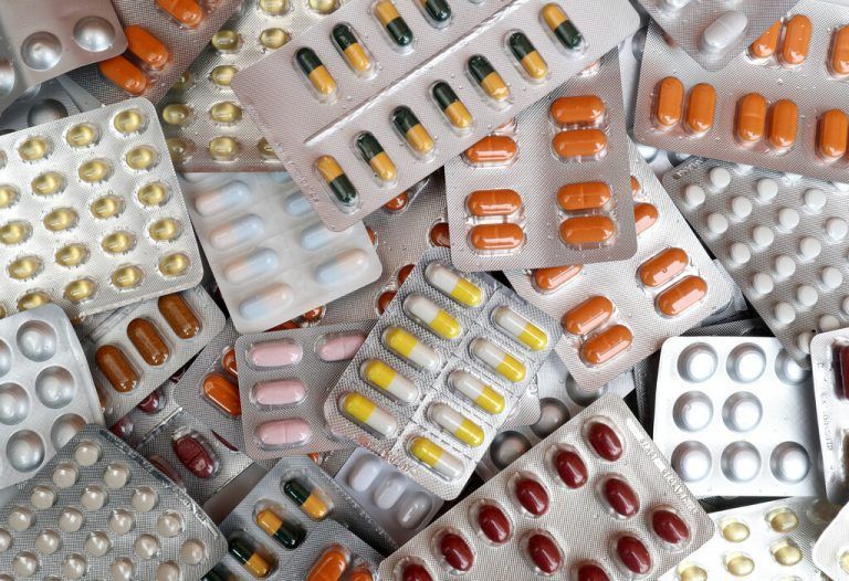 Am Zoll wurden Postsendungen mit Hunderttausenden Pillen sichergestellt. reuters