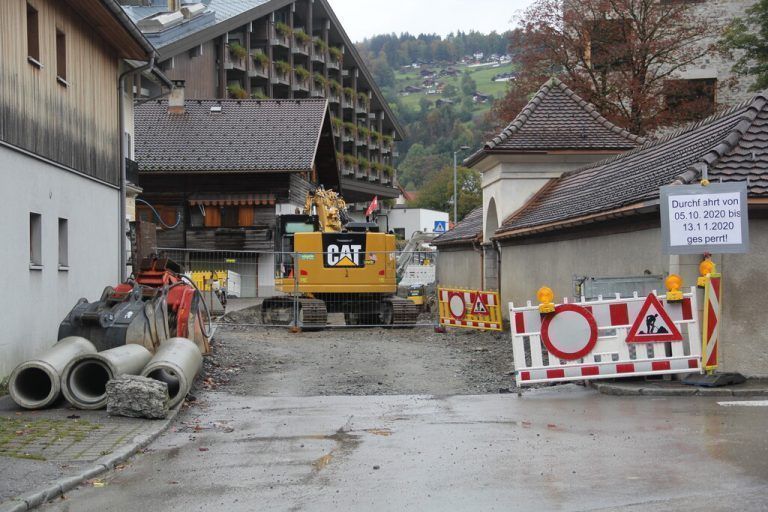 Aufgrund der Sanierung der Silvrettastraße ist in Schruns derzeit eine großräumige Umleitung erforderlich.<span class="copyright">str</span>