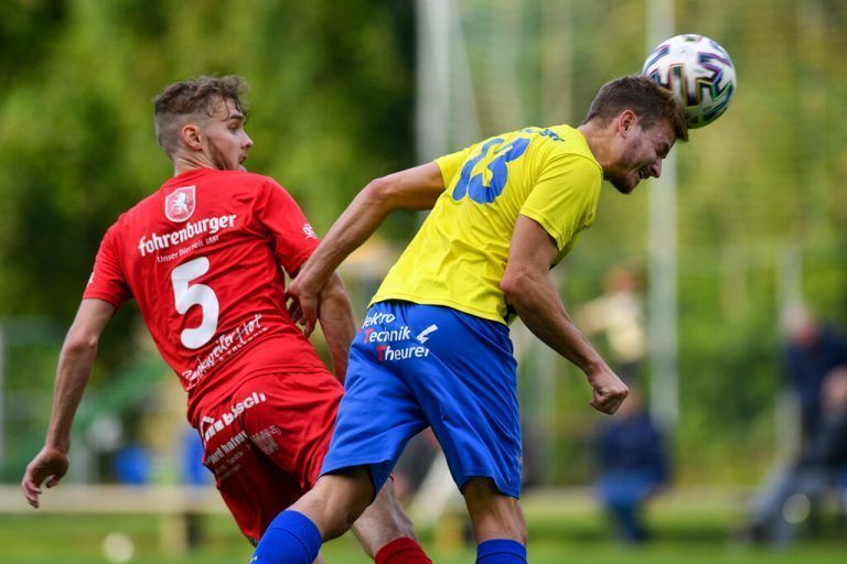 Bild zeigt Timo Wölbitsch (RW Rankweil) und Daniel Brüstle (Wolfurt).