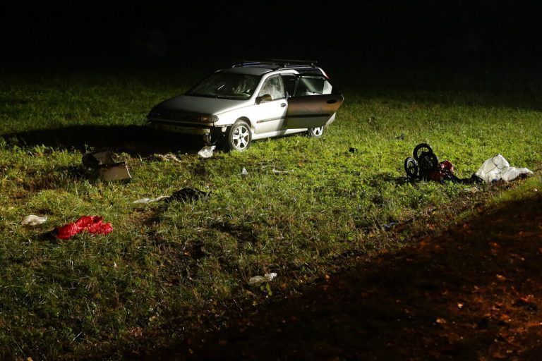 Der 30-jährige Fahrer sei mit seinem Wagen von der Straße abgekommen, hieß es. apa