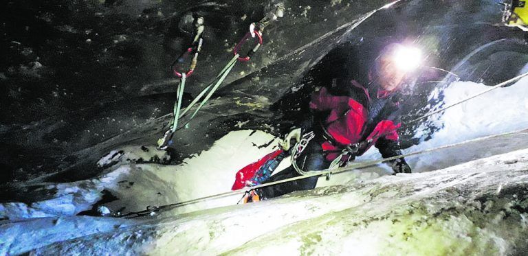 Die Bergretter konnten den Skifahrer nur mehr tot bergen. APA/BERGRETTUNG KAPRUN