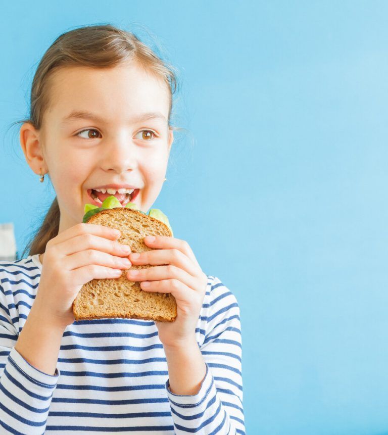 Die meisten Eltern achten auf eine gesunde Jause in der Schule.Shutterstock