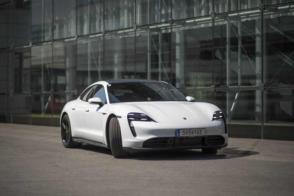 Porsche-Stromstar unter Hochspannung