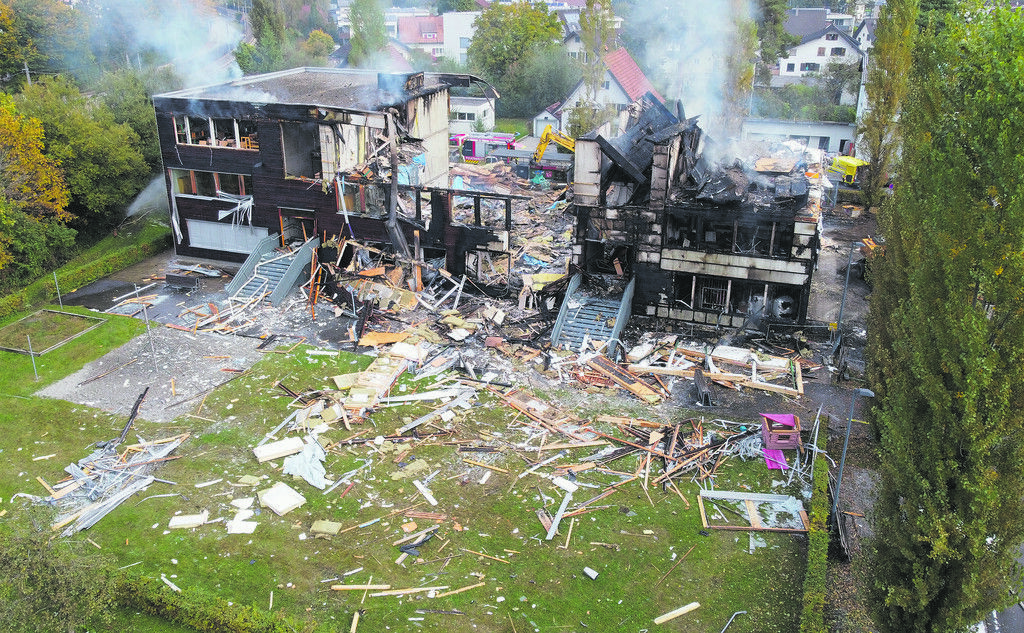 Gewaltige Explosion und Flammen