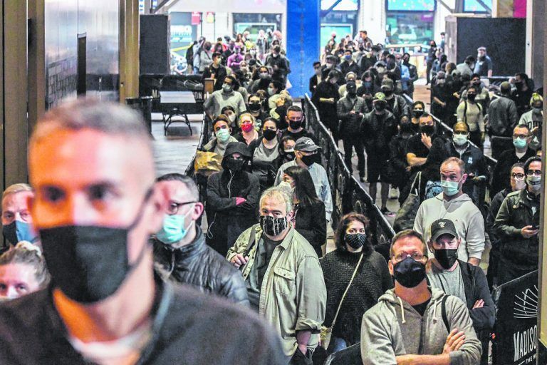 US-Wähler millionenfach an Urnen