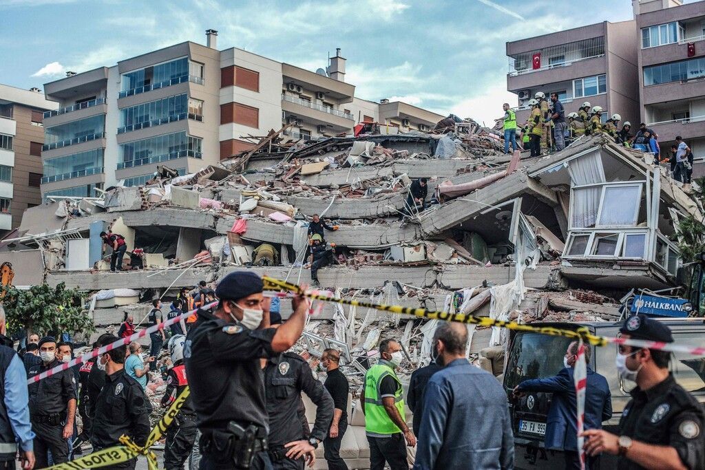 Tote und Verletzte nach schwerem Erdbeben und Tsunami in der Ägäis. »D12