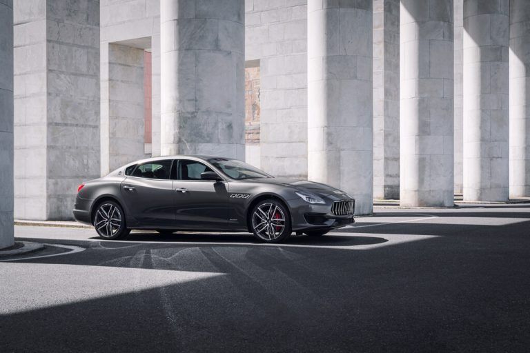 Maserati Quattroporte S Q4: Die 5,262 Meter lange Limousinen-Ikone hat mit 3,0-l-V6-Biturbo-Benziner Allradantrieb. Der Preis: ab 152.590 Euro.