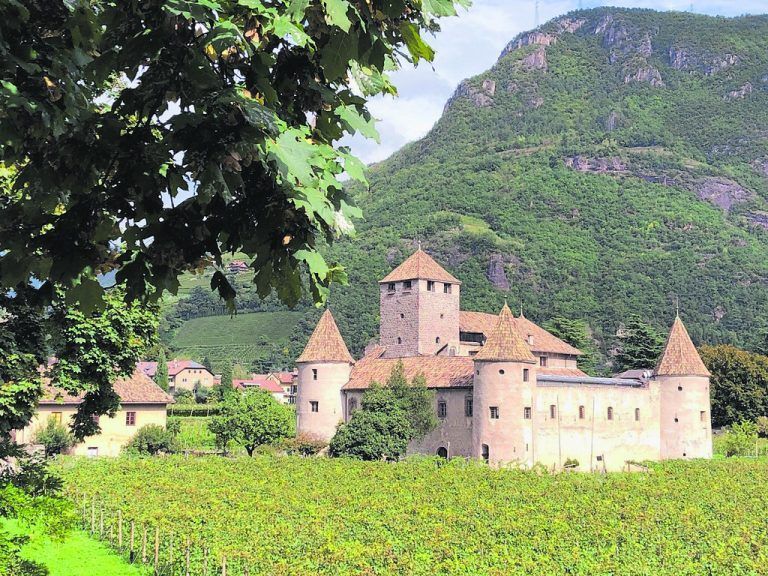 Schloss Maretsch gehört zu den Sehenswürdigkeiten, die man in Bozen besuchen sollte.