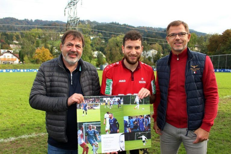 Verabschiedung für Semih Yasar, der Lochau Richtung Nenzing verlassen hat, im Bild mit der Sportlichen Leitung des SV typico Lochau, Egon Haag und Markus Feldkircher.