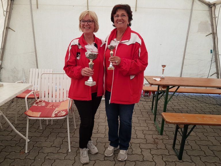 Vereinsmeisterin Inge Voltolini und Beate Matthä freuten sich.esc bludenz