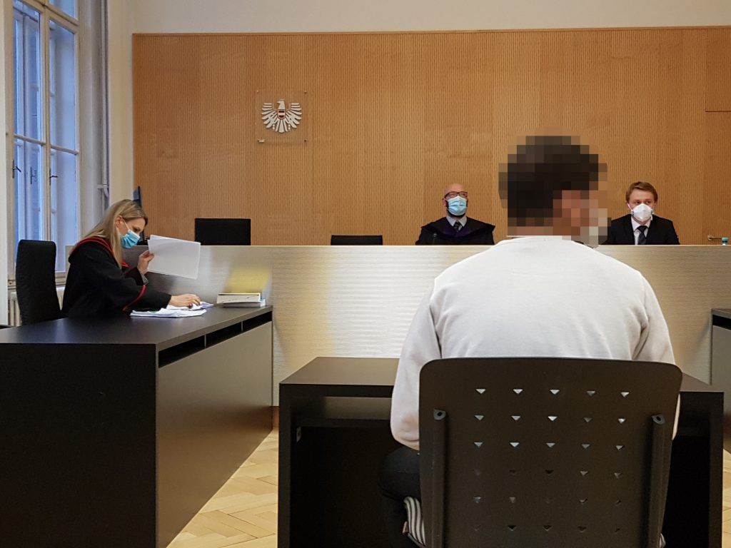 16-Jähriger schon wieder mit fremden Autos auf Spritztour