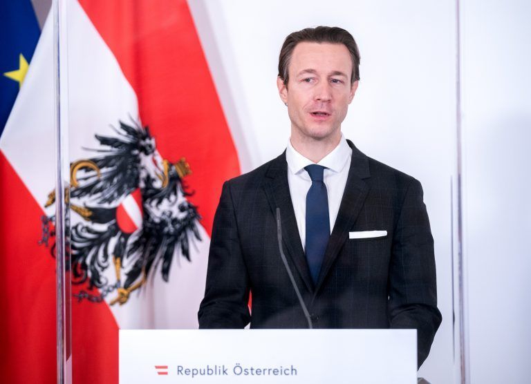 Der Dezember ist für viele Betriebe einer der wichtigsten Monate im ganzen Jahr. Trotz der jetzt schwierigen Zeit machen wir mit den Coronamaßnahmen eine Wintertourismussaison 2021 perspektivisch noch möglich. Gernot Blümel, Finanzminister