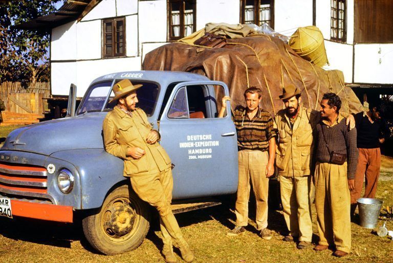 1956 schloss er sich eher zufällig einer Indien-Expedition des zoologischen Museums in Hamburg an. Da er aus einer Familie von passionierten Jägern stammte und perfekt Englisch sprach, wurde er als Begleiter der Forschungsreise engagiert. Von den Eindrücken des Dschungels gefesselt kehrte er bald wieder nach Indien zurück, um unter großen Strapazen Tiere in freier Wildbahn zu filmen.