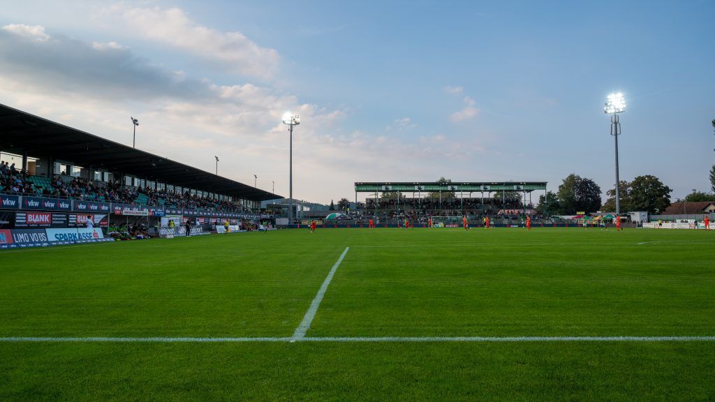 Noch zwickt das Flutlicht auf dem Weg der Lustenauer Austria in die Bundesliga. »C3