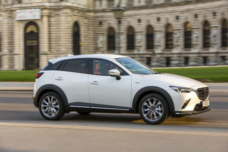 Aktualisiert fährt der Mazda CX-3 ins Modelljahr 2021. Der Preis: ab 19.990 Euro. Zum 100-Jahr-Jubiläum gibt‘s ein Sondermodell für ab 30.990 Euro.