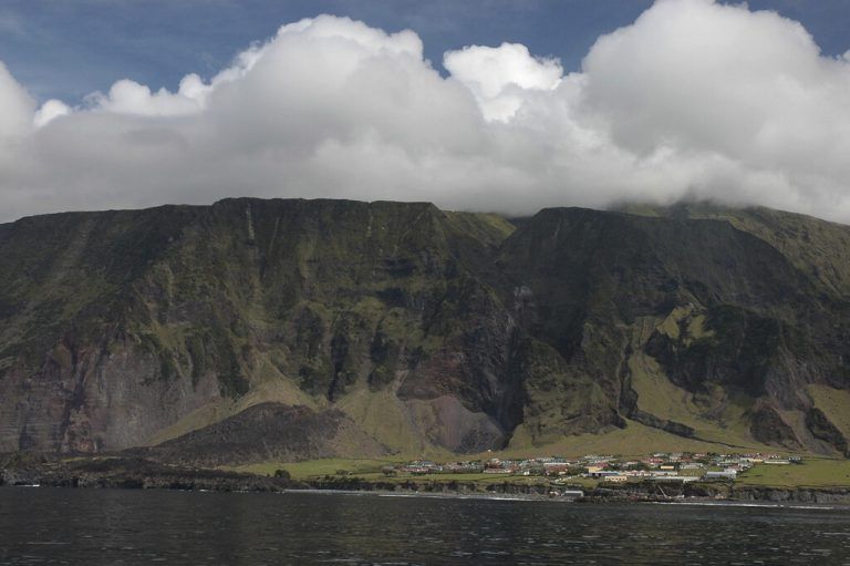 Das Überseegebiet Tristan da Cunha hat nur 245 ständige Einwohner. Es besteht aus vier Hauptinseln, deren größte Tristan da Cunha ist. AP