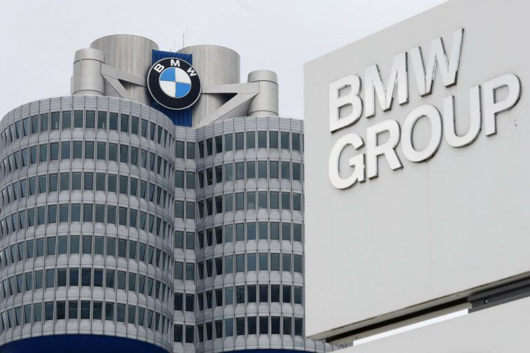 Die BMW hat positive Zahlen präsentiert, wagt aber keine langfristige Prognose. AP