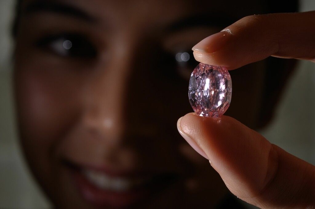 19 Millionen Euro für rosa Diamant
