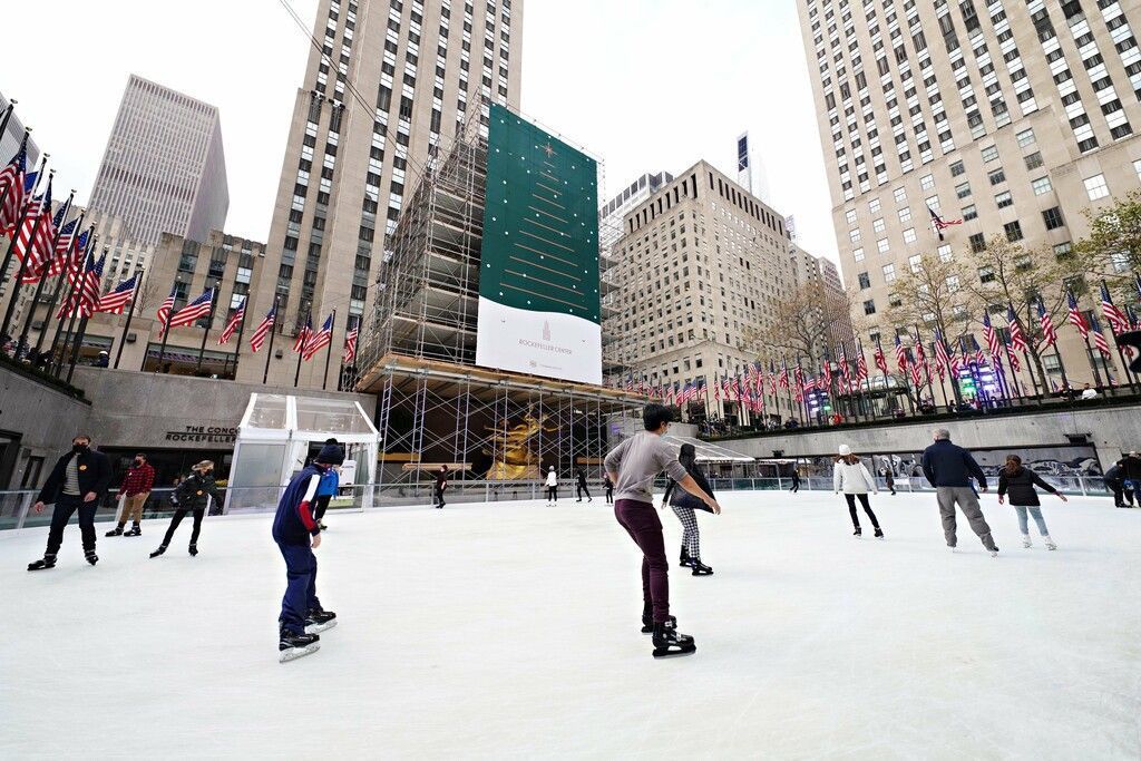 Eislaufbahn am Rockefeller Center in New York eröffnet