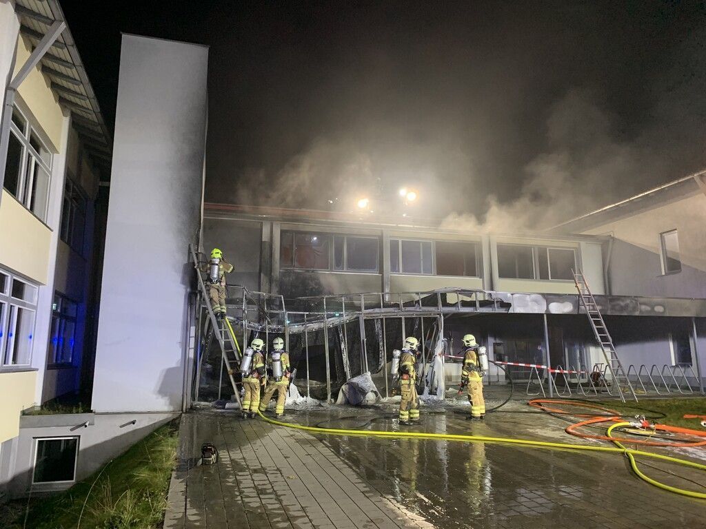 Beim Schulbrand in Rankweil geht die Polizei von Brandstiftung aus. »A10