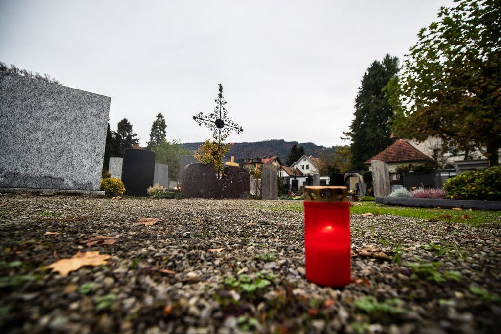 Grabkerzenspender für Fried­höfe Blumenstraße und Mariahilf