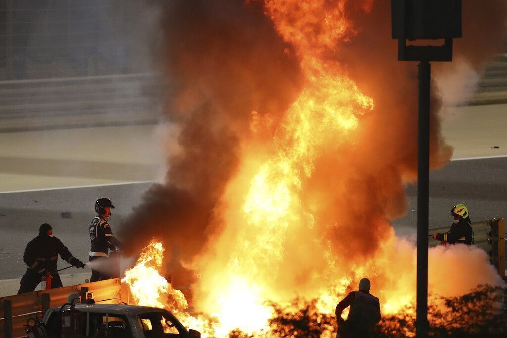 F1-Flammenhölle in Bahrain. Romain Grosjean überlebte wie durch ein Wunder. »C6