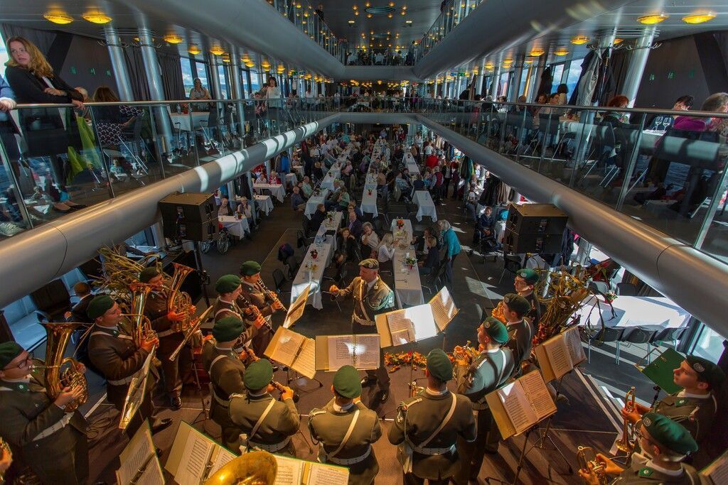 Das Alter in die Mitte genommen