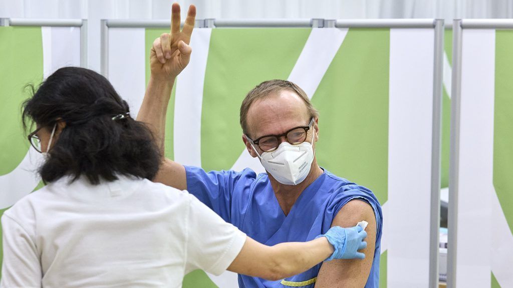 Anschober zieht positive Bilanz nach ersten Corona-Impfungen
