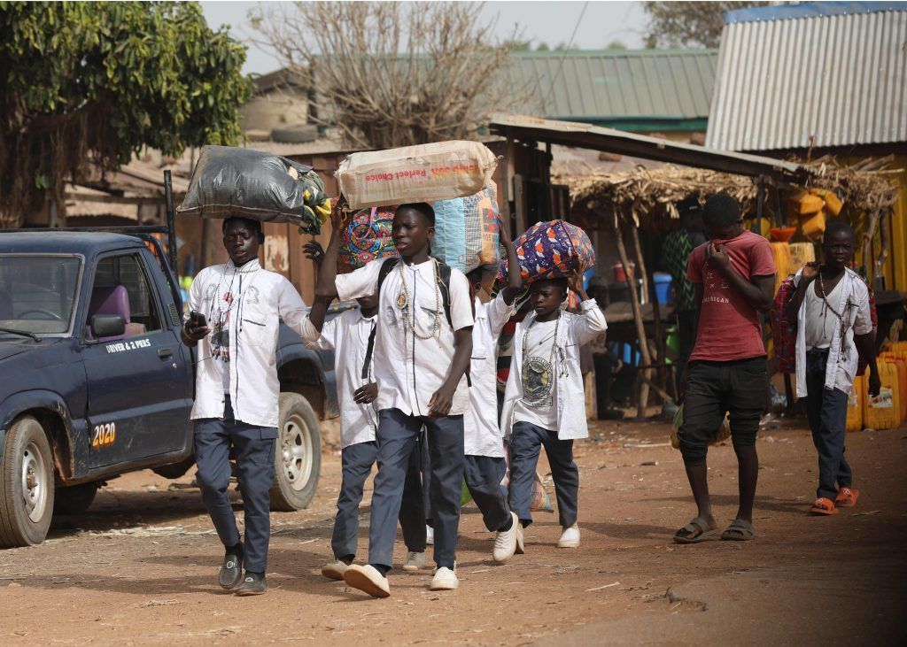 300 entführte Schüler in Nigeria wieder in Freiheit