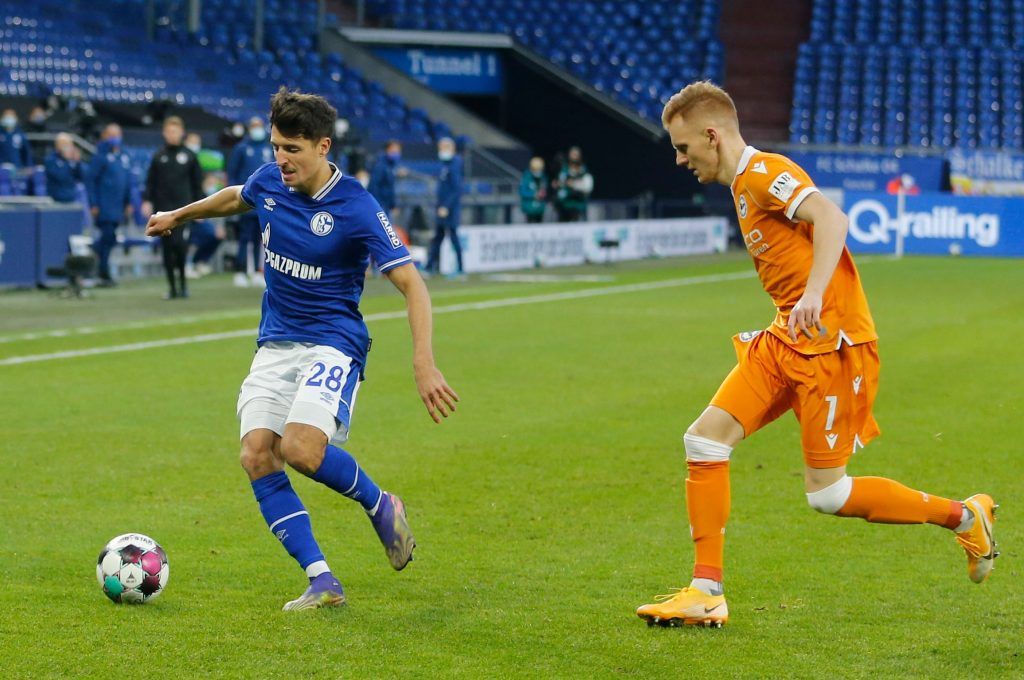Ex-Altacher siegt mit Bielefeld auf Schalke, Hütter-Klub gewinnt bei Augsburg