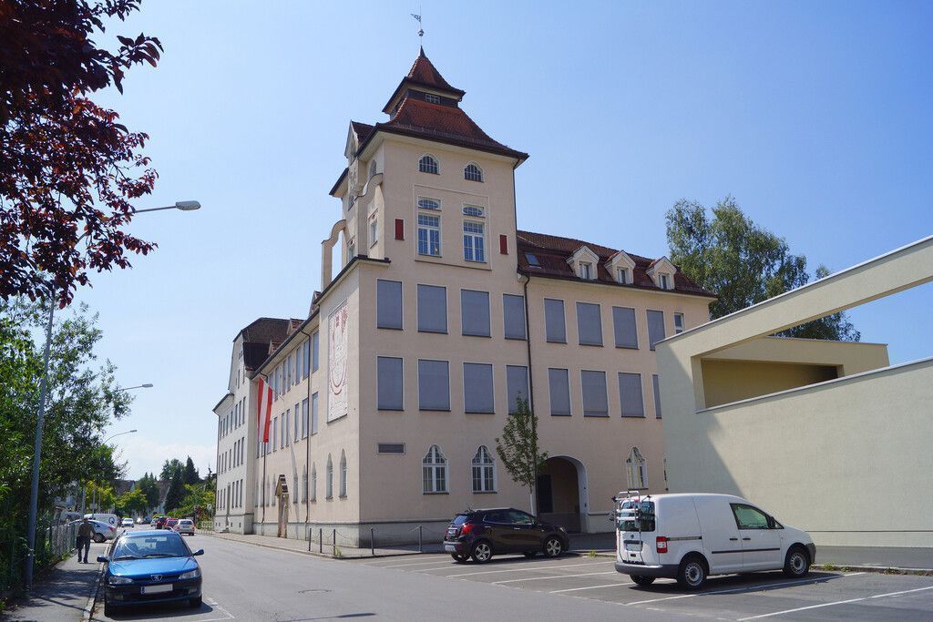 Alte Volksschule wird zum Familien- und Bildungshaus