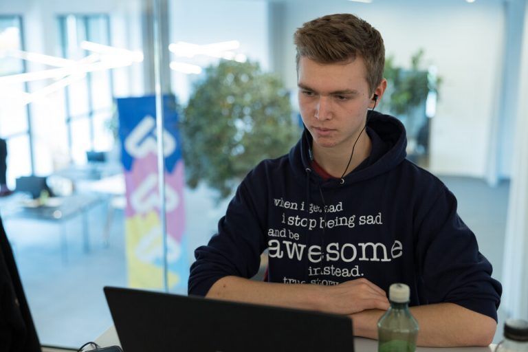 Die InnoDays waren eine wirklich großartige Erfahrung. Es hat mich selbst überrascht, was man in so kurzer Zeit alles schaffen kann – und das mit einem Team, das man vorher nicht gekannt hat. Besonders interessant fand ich auch die vielen Gespräche mit den Mentoren. Sehr schade fand ich, dass mein ganzes Team nur online dabei war und auch sonst alles digital stattgefunden hat. Natürlich war aufgrund von Corona dies sicherlich die beste Lösung. Andreas Gantner, 4AHEL, Elektronische und Technische Informatik