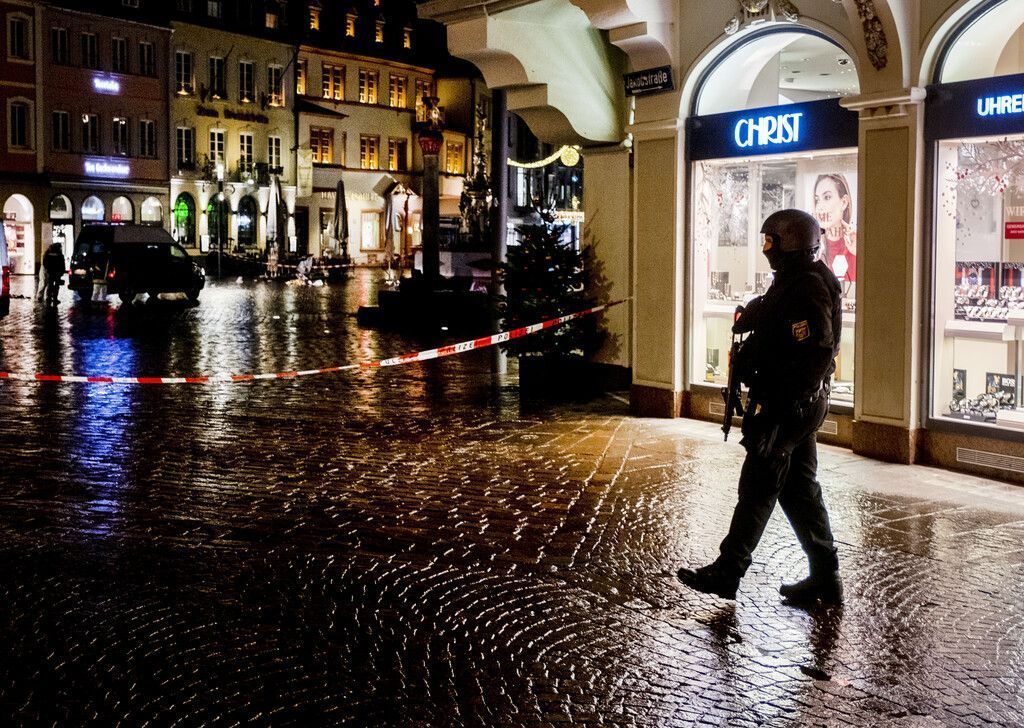 Amokfahrt in Trier fordert fünf Tote und zahlreiche Verletzte. »D10