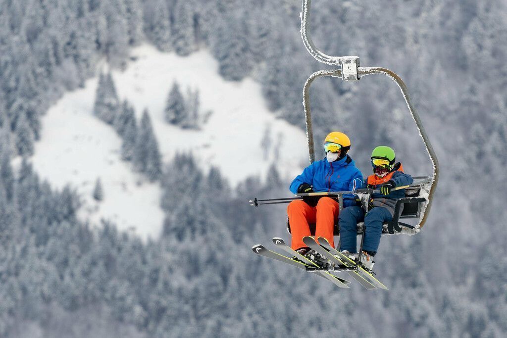 Das Wochenende lockte viele Vorarlberger auf die Piste – trotz Maskenpflicht. »A4