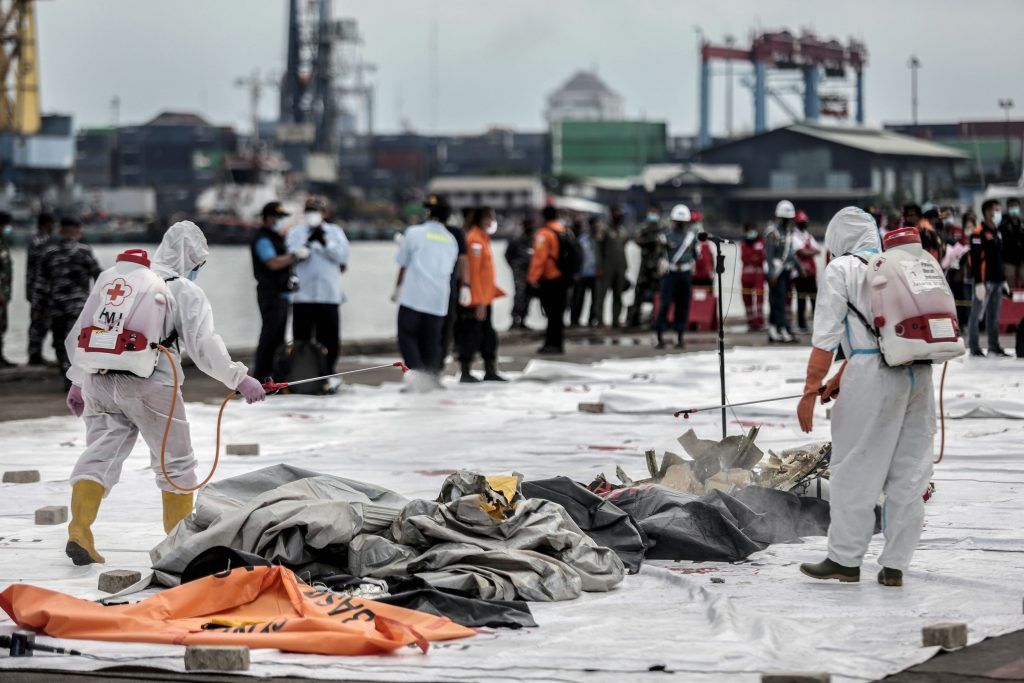 Leichenteile nach Boeing-Absturz in Indonesien gefunden