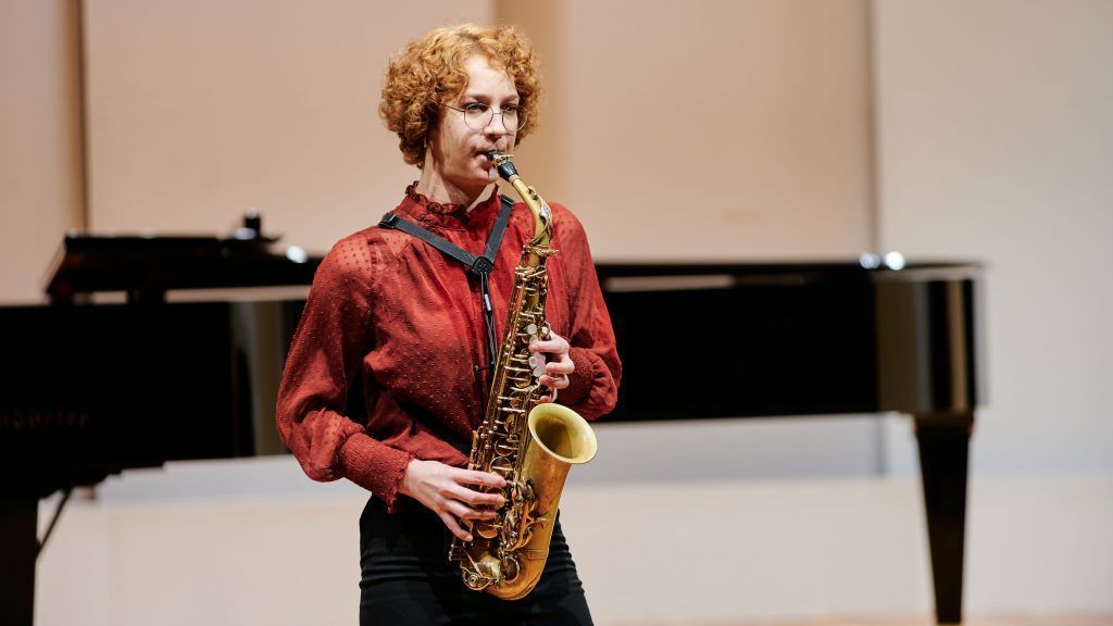 Saxofonistin gewinnt Wettbewerb des Landeskonservatoriums