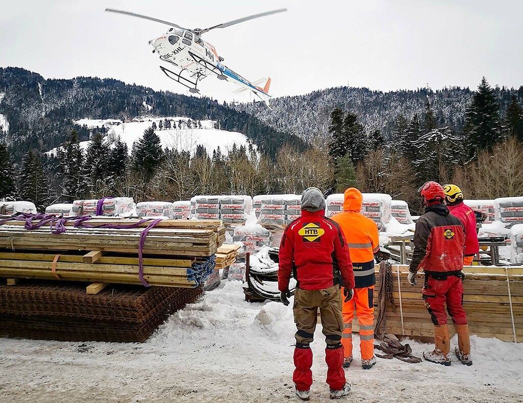 Tunnelsanierung mit Hilfe vom Helikopter