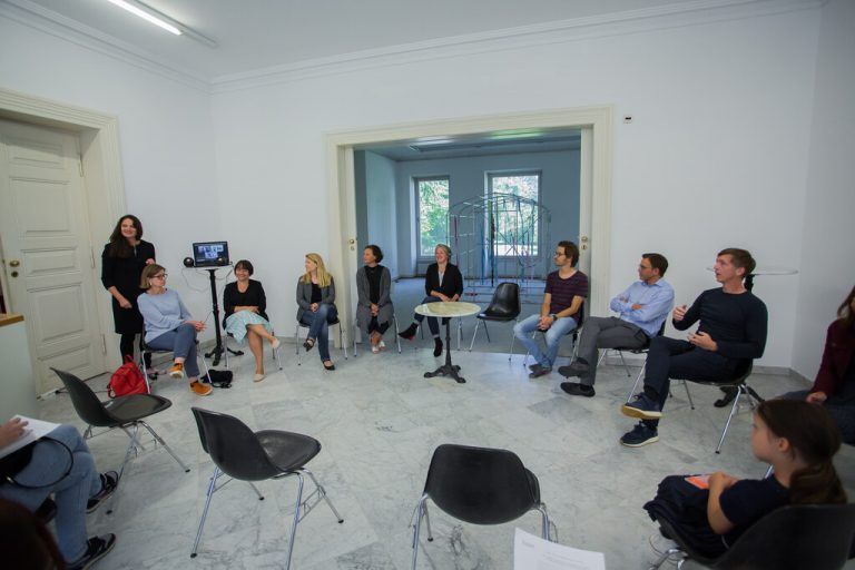 Der im Vorjahr von Kulturschaffenden gegründete Verein locart organisiert Hilfen und konnte bereits zahlreiche private Spenden an Betroffene weitergeben. VN/PS