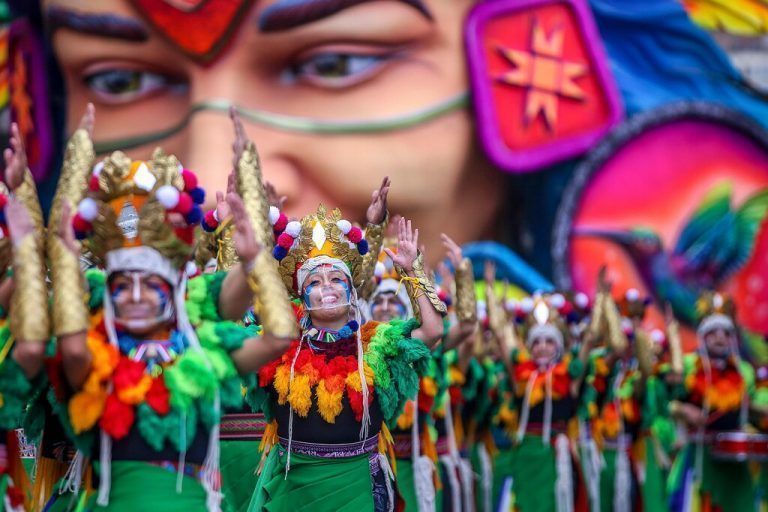 Der Karneval ist heuer anders: Künstler treten in Pasto in Kolumbien auf Grund der Coronapandemie ohne Öffentlichkeit auf. AFP