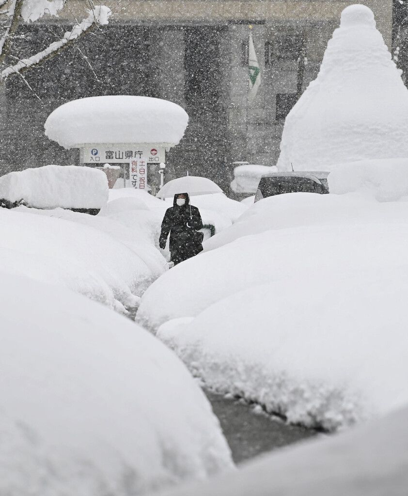 Japan versinkt im Schnee