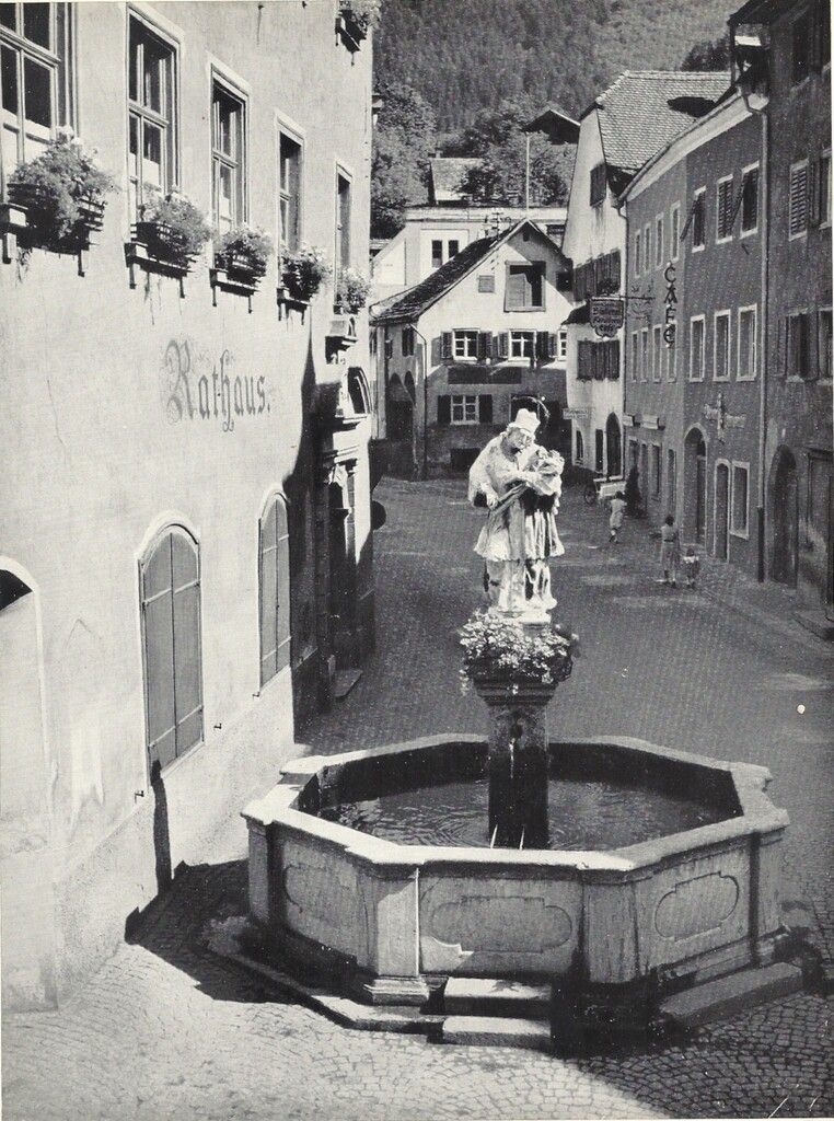 Brunnen, Schlachthaus und einst das Rathaus