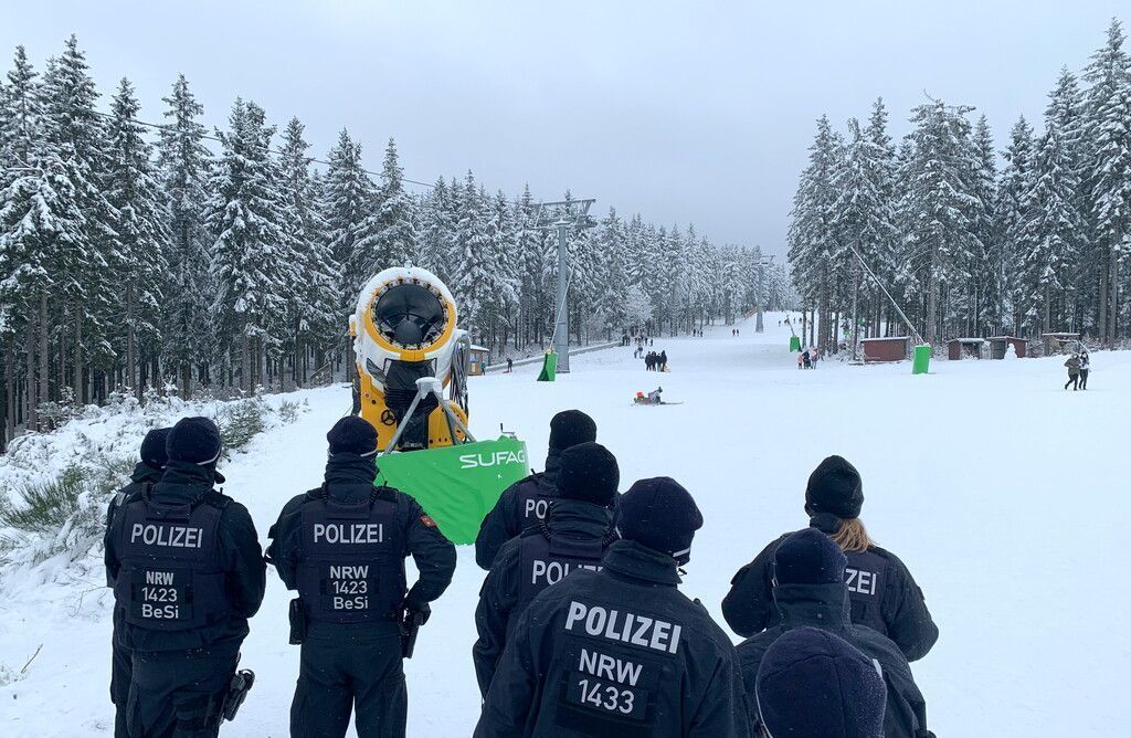 Winterberg sperrt Straßen ab