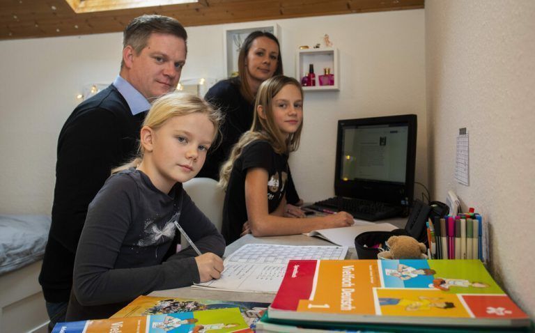 Wie Felicitas und Magdalena mit Papa und Mama den Lockdown meistern. »A6