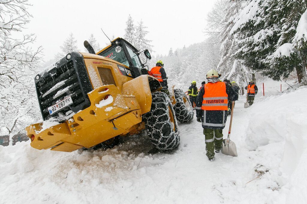 30 Einsätze hielten Florianis in Atem