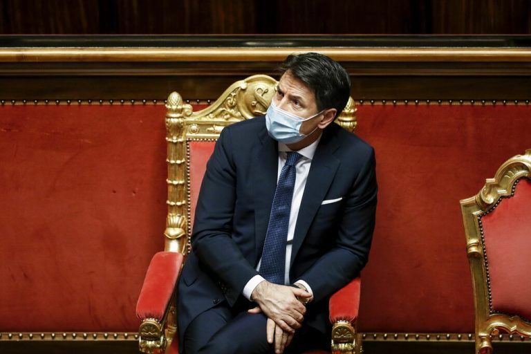 Italiens Premier Giuseppe Conte hat ein heikles Vertrauensvotum im Senat gewonnen - sein Kabinett gilt nun jedoch als geschwächt. AFP